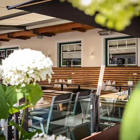 Schnitzl-eck Guest house 3*